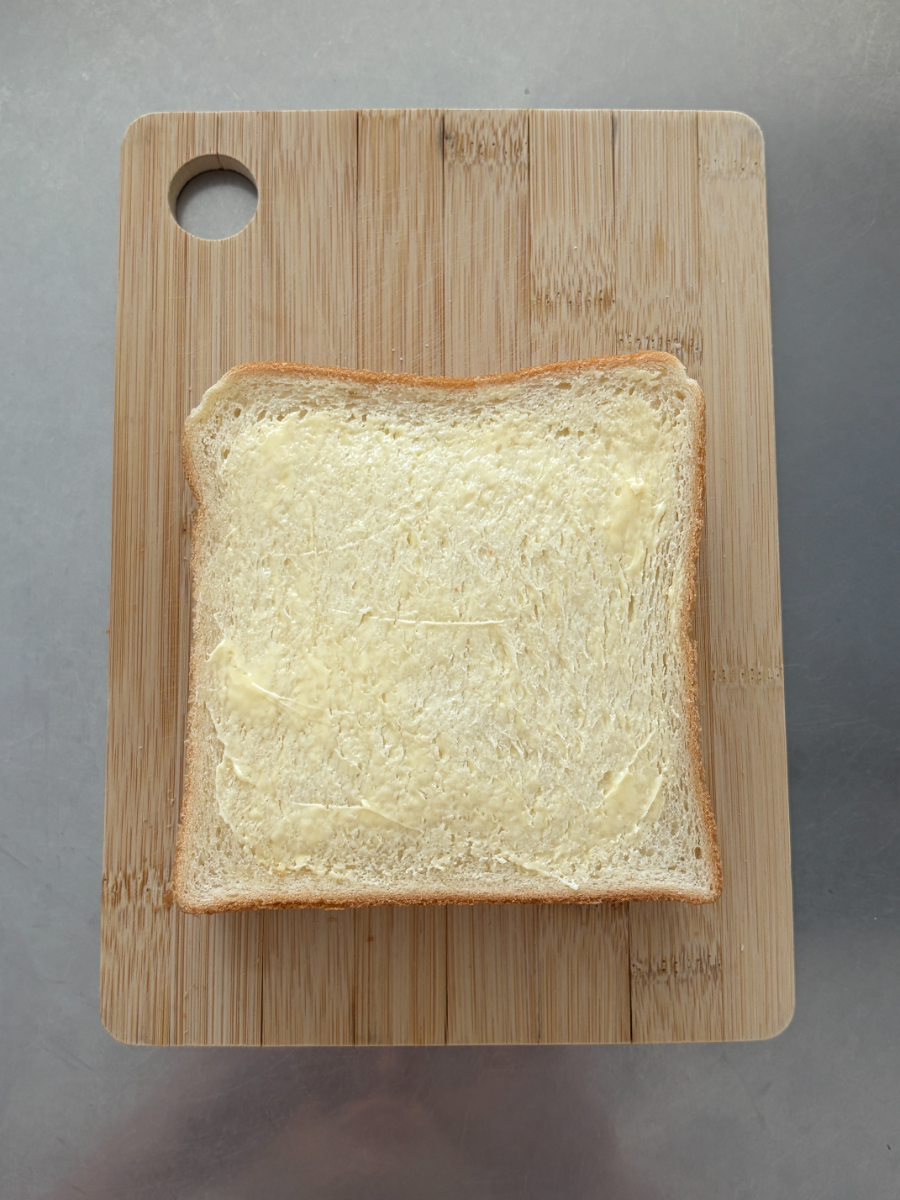 バターを塗った食パン