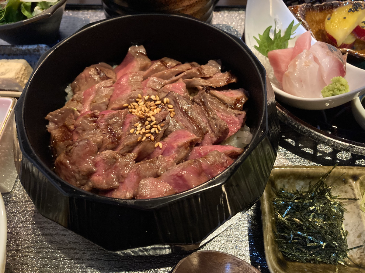 会話は、丸聞こえだけれど。