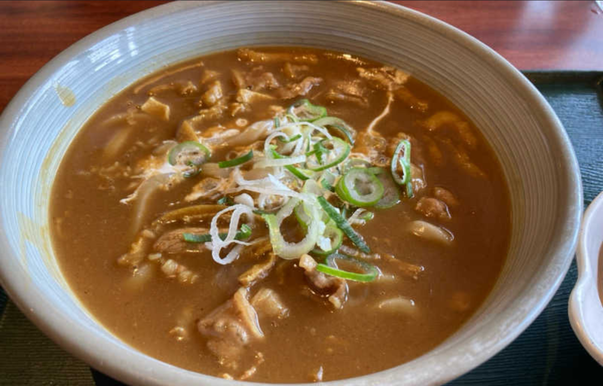 華咲の湯館内で食べたカレーうどん