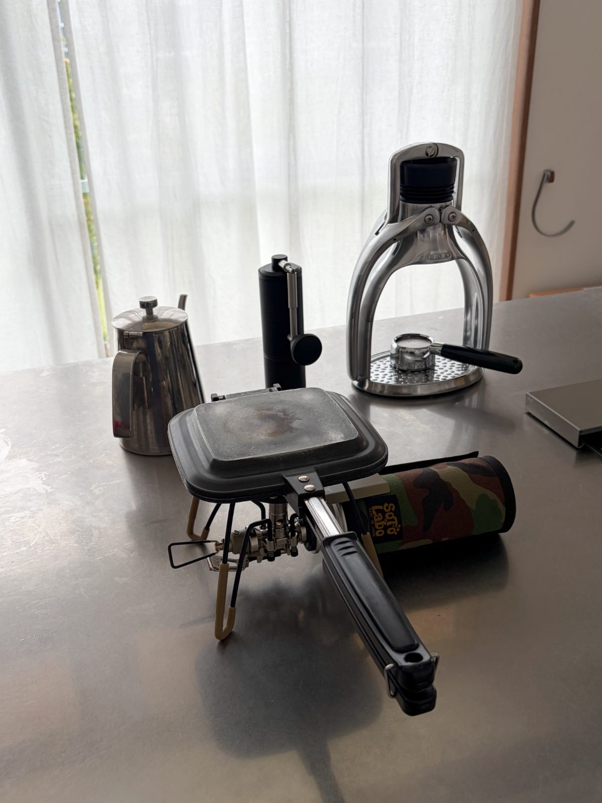 キッチンに並んだ休日のコーヒー道具
