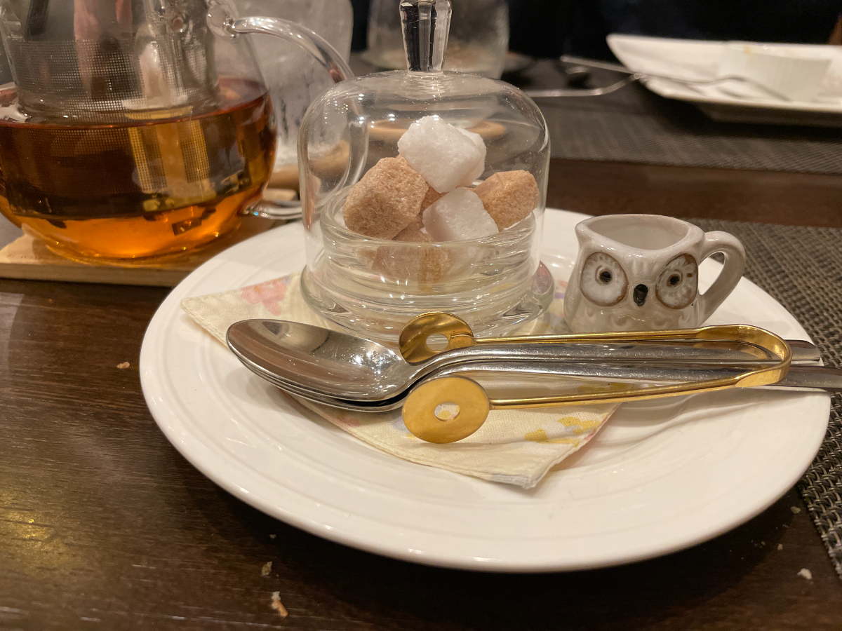紅茶とふくろうのミルクピッチャー