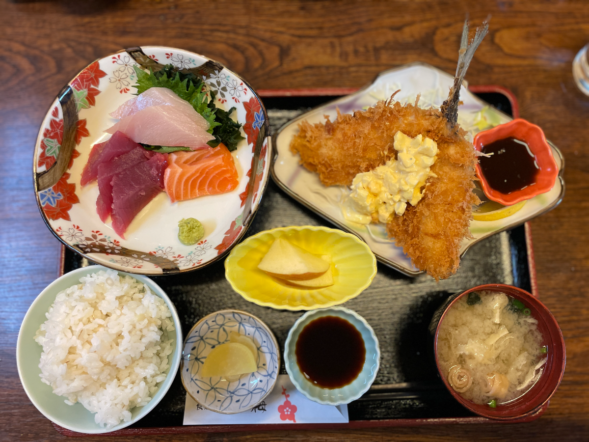 なつ梅のおすすめ定食