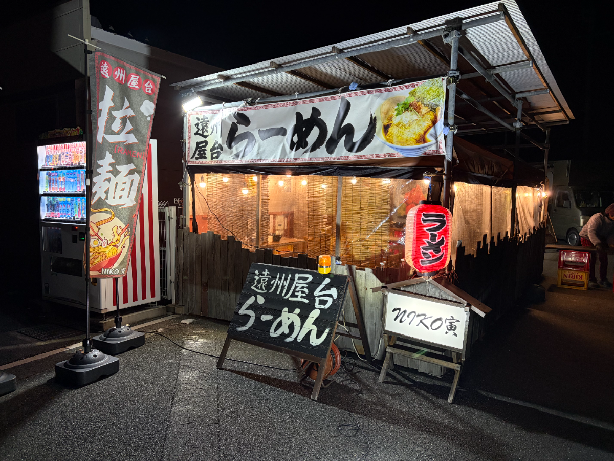 NIKO寅の屋台のような外観